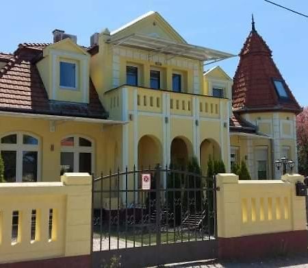 Апартаменти Corner Apartman 2 Шіофок Екстер'єр фото