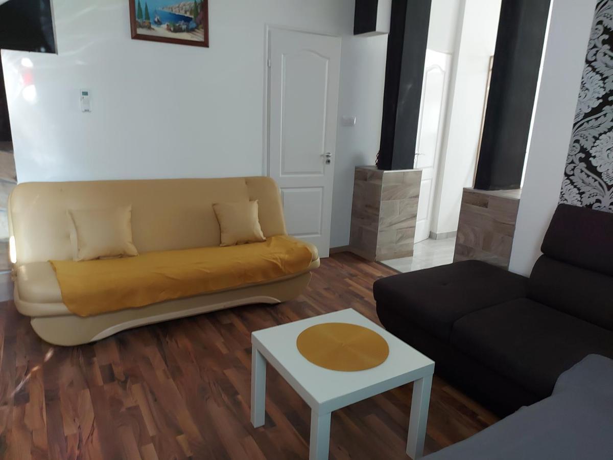 Апартаменти Corner Apartman 2 Шіофок Екстер'єр фото